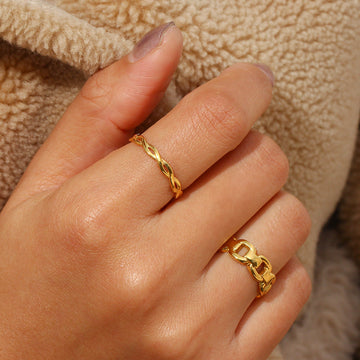 Aria Twist-ring